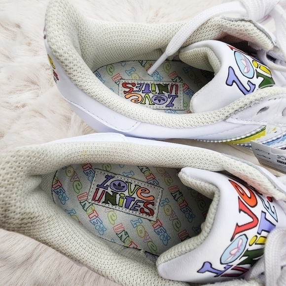 Rare Adidas Originals Superstar Pride Love Unites rainbow men's size 5 - Picture 6 of 8